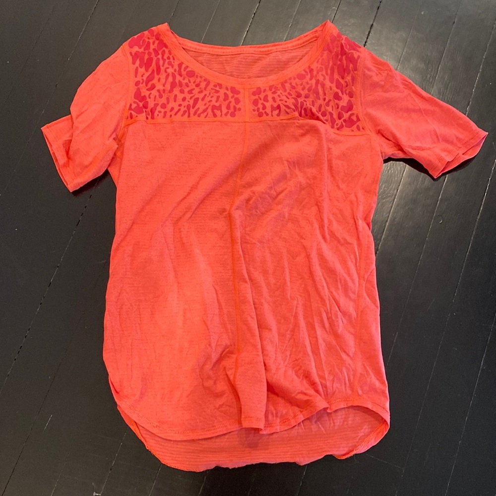 Lululemon Women’s Size 4 Silverescent top